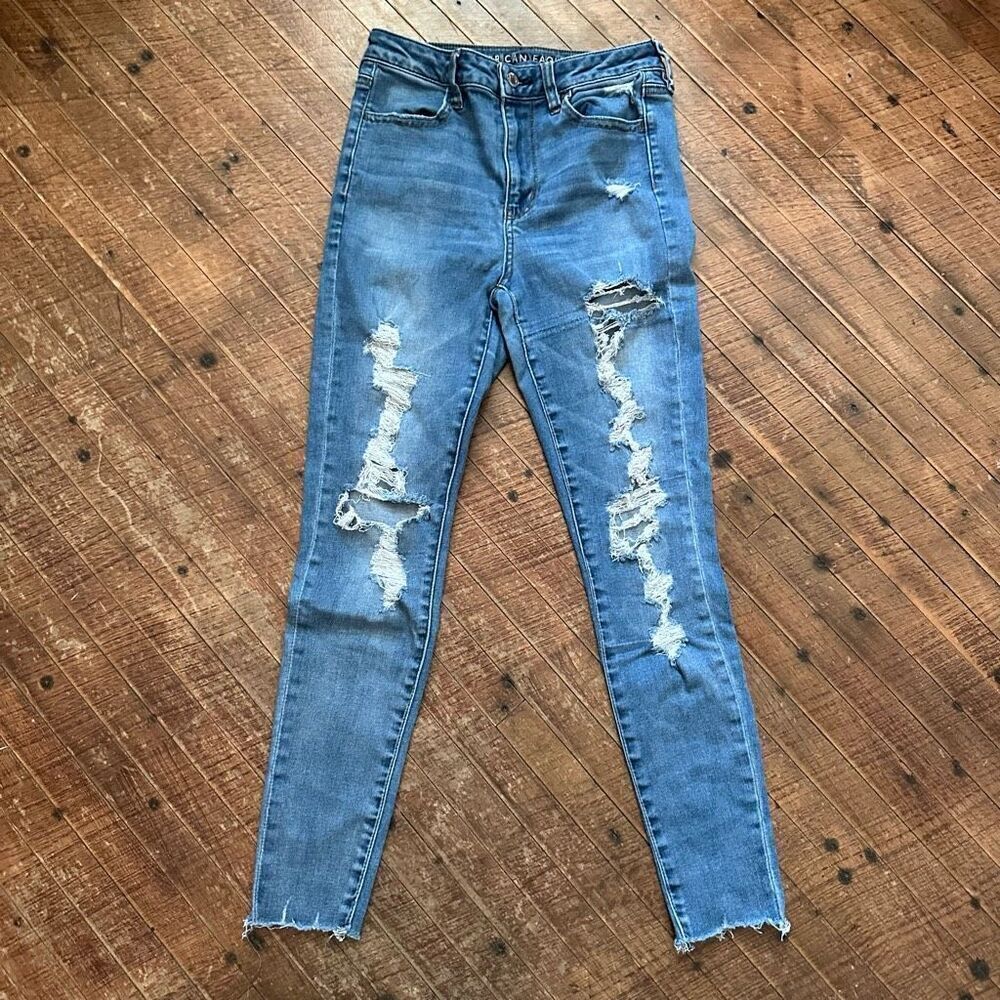 American Eagle distressed stretchy medium wash 4 short jeans